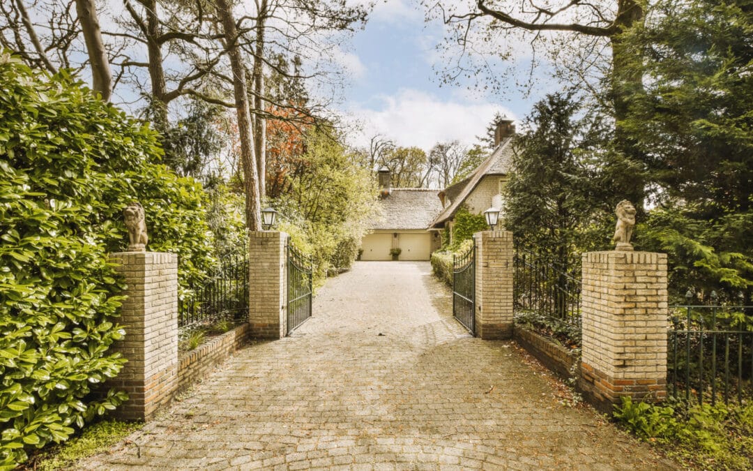 How to Deck Up Your Garden with Hard Landscaping Features