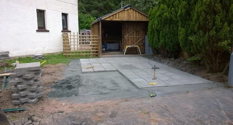 What Makes Porcelain Paving the Ideal Choice for Garden Landscaping